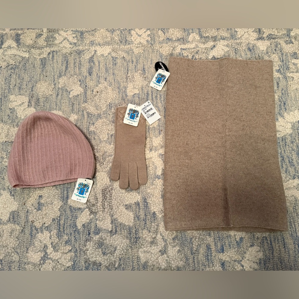 Portolano Beige Knit Accessories Set